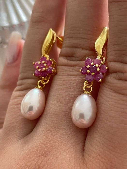 Серьги с розовым жемчугом и красным рубином 7х11 мм, серебро 925 пробы