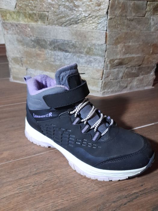 Кросовки високі.