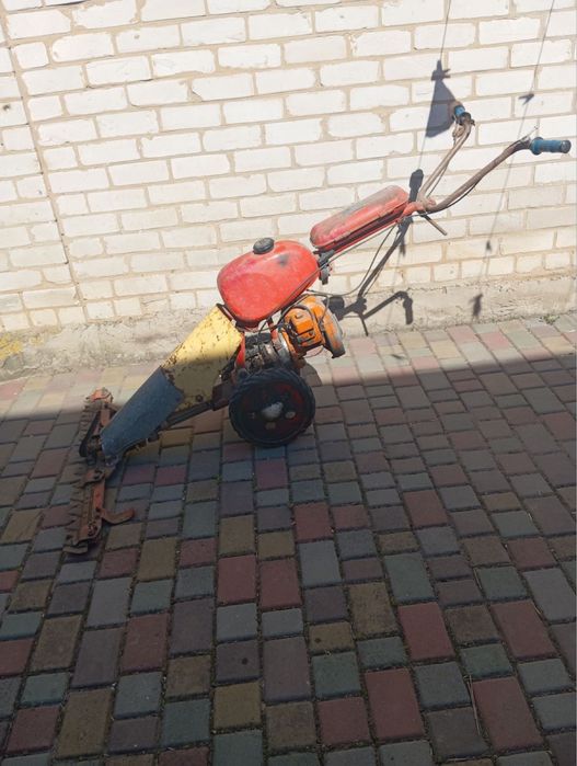 Косарка з бензиновим двигуном урал