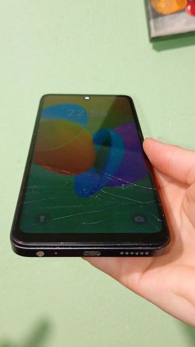 Продаю Tecno Spark 20C, телефон повністю робочий, є пару нюансів