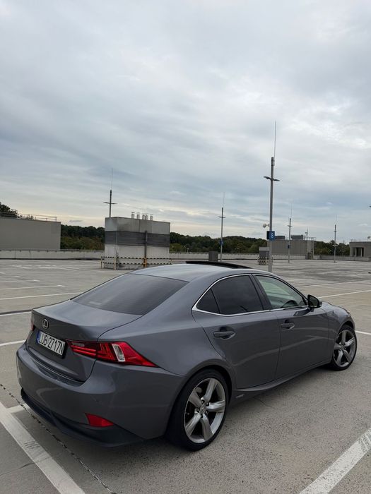 Lexus IS