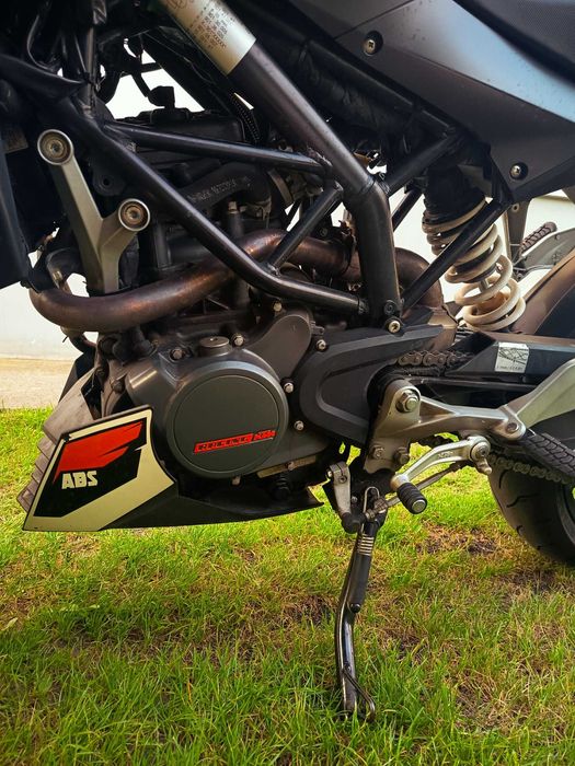 KTM.-  Duke  125