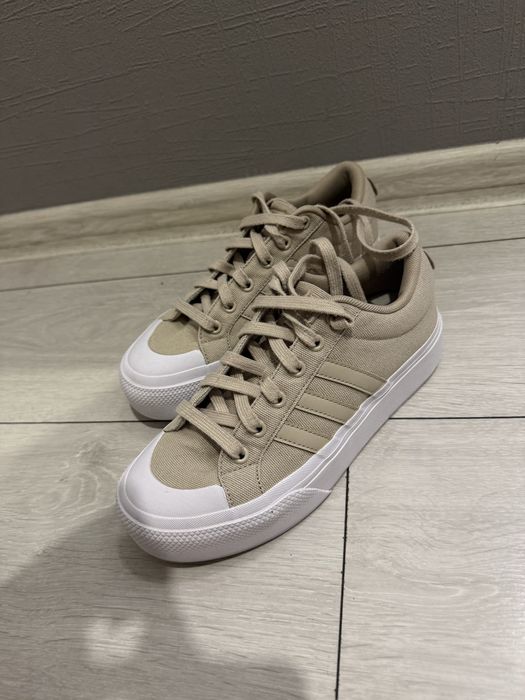 Продам снікерси Adidas