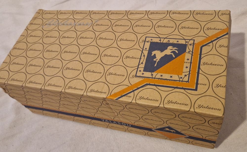 Sandálias novas na caixa em preto n 45
Pele
N 45