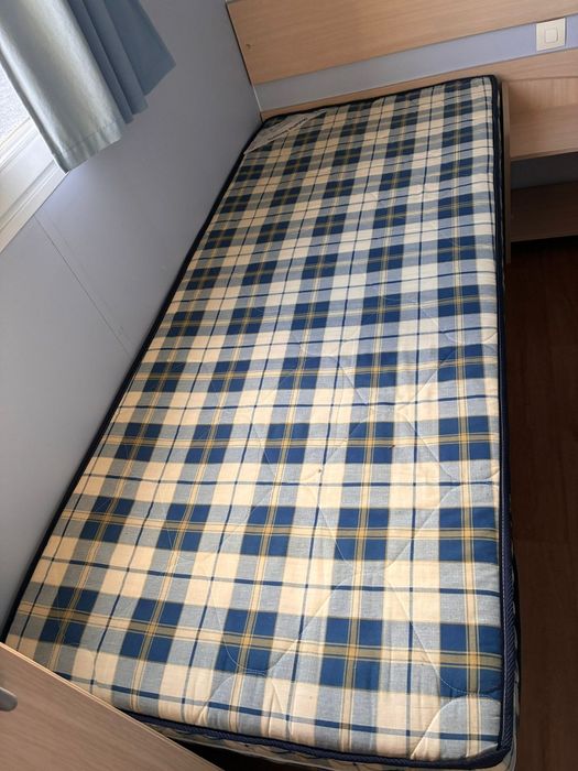 Oportunidade camas novas 140x190 e 90x190 com colchão incluído.