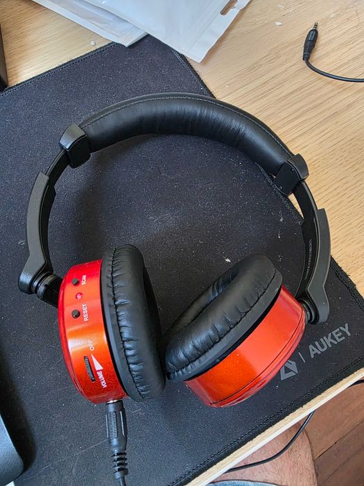 Aucultadores com rádio integrado a pilhas novos
