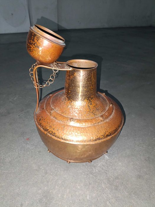 Jarrão em cobre com relevos aproximadamente 45 cm de altura