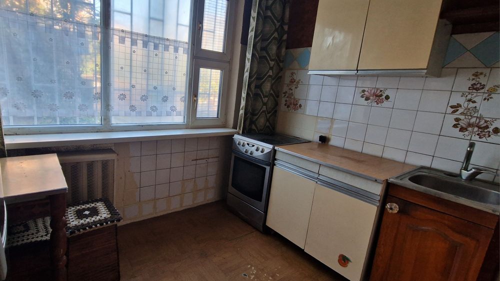 Продам 2к  квартиру від власника в Дніпровському районі, проспект Воскресенський, 50.