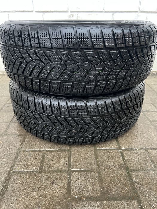 Резина шини зимові R17 215 60  GOOD YEAR