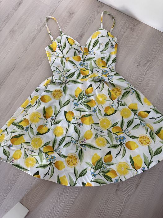 Летнее платье с лимонами