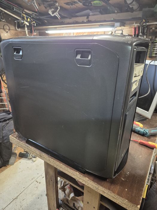 Duża obudowa komputera Corsair Graphite 600T