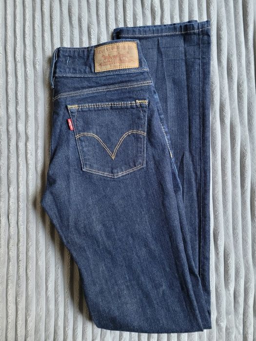 Granatowe dopasowane dżinsy levis r.27/34
Założone