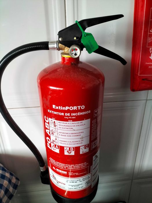 Manta ignifuga e extintor