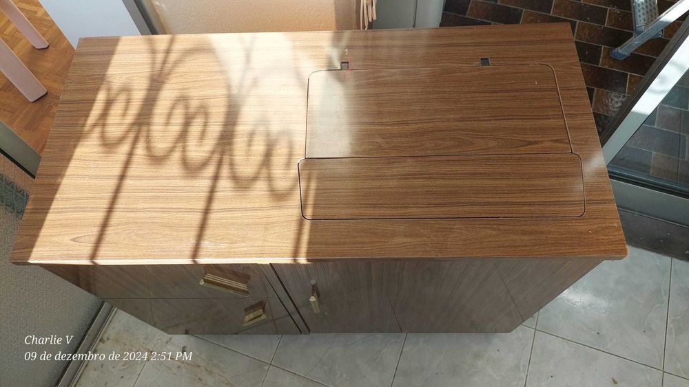 Máquina de Costura Singer 15K com móvel