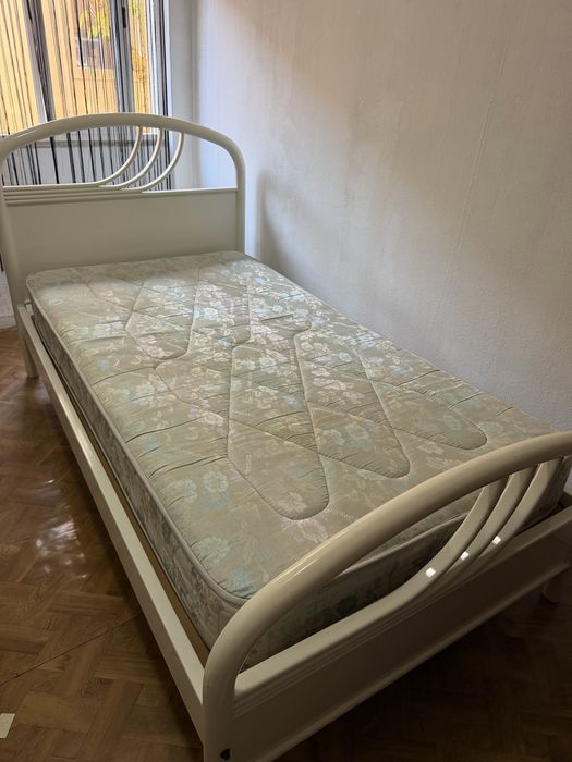 Cama Solteiro ( Estrado+Colchão) + Mesa de Cabeceira