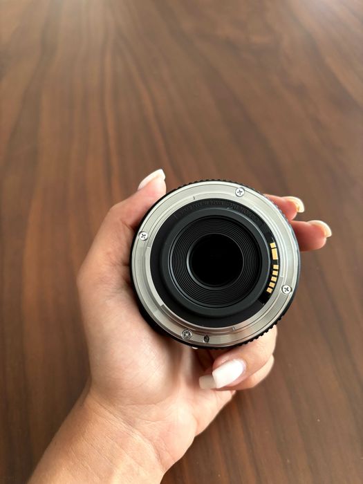 Objetiva Canon EF-S 24mm f/2.8 STM
