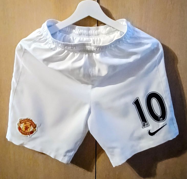 Spodenki Manchester United z logo klubu i numerem 10, rozmiar L.