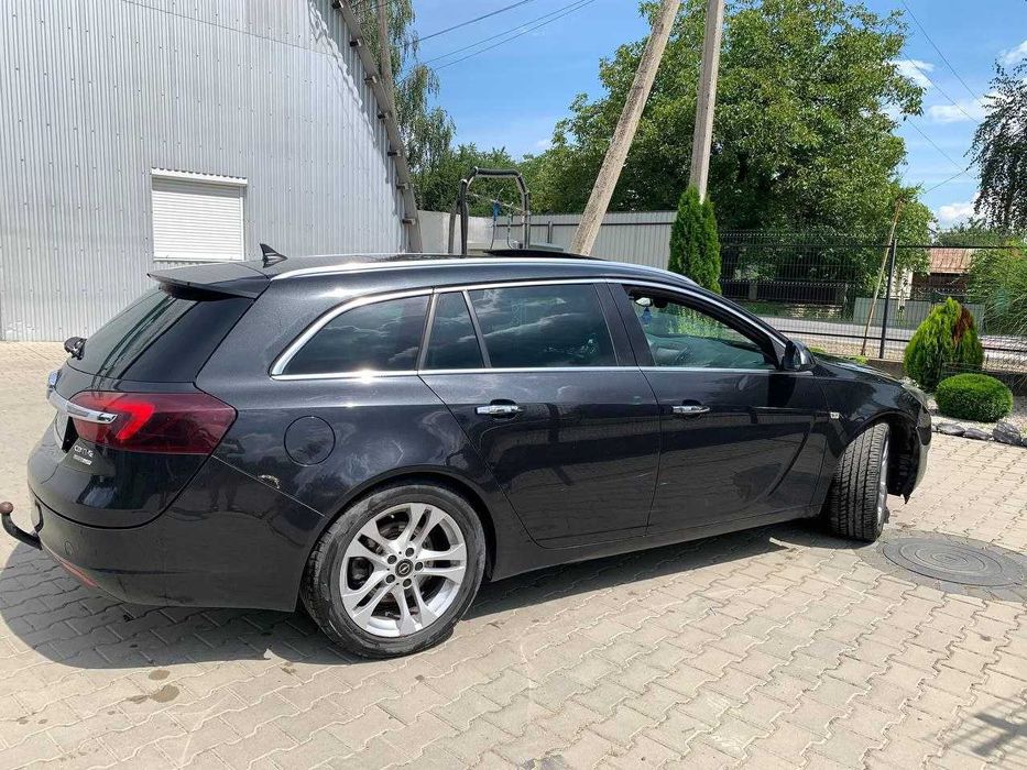 Автомобіль Інсігнія 2013