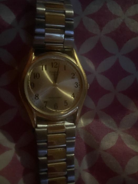 Złoty zegarek casio