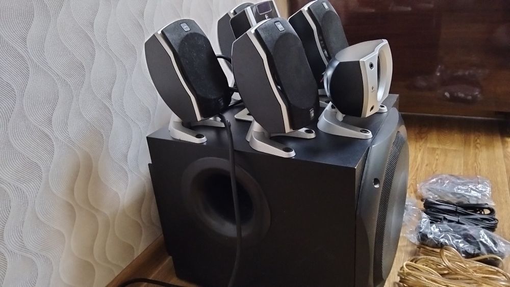 Акустическая система 5.1.  Logitech Z-5500 + доп.комплект медных прово