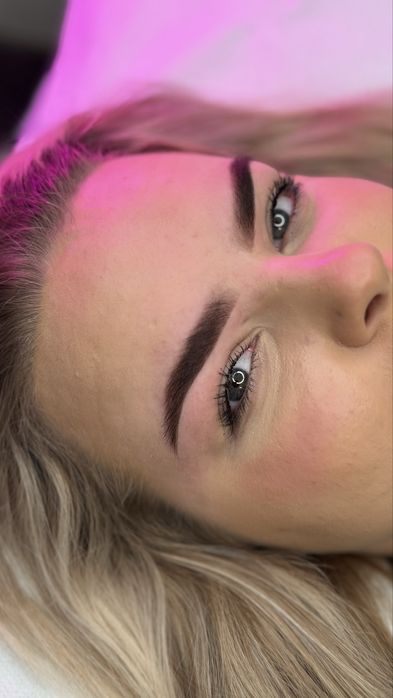 Stylizacja brwi •henna pudrowa •laminacja z farbką •regulacja