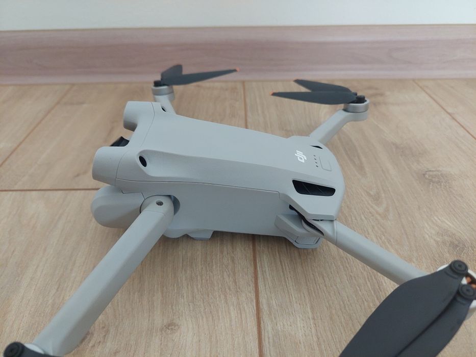 Квадрокоптер DJI Mini 3 Pro