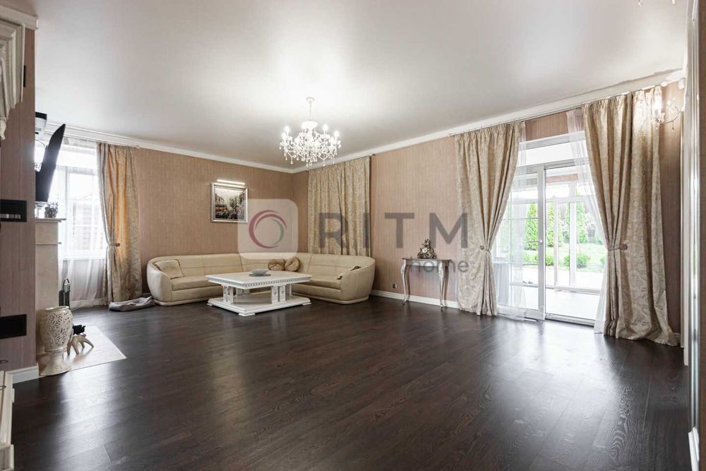 Продаж будинок з ремонтом 320м2 в с. Сокільники, вул. Довбуша.