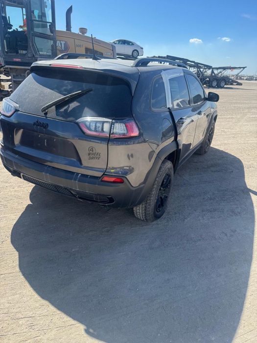 Jeep Cherokee  джип розборка  черокі на запчастини крило двигун дверка