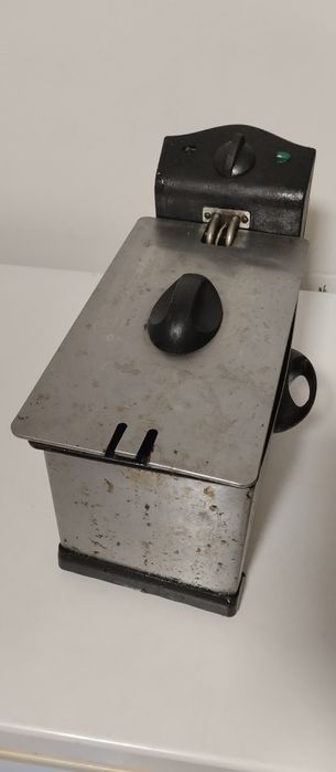 Vendo fritadeira usada a funcionar.