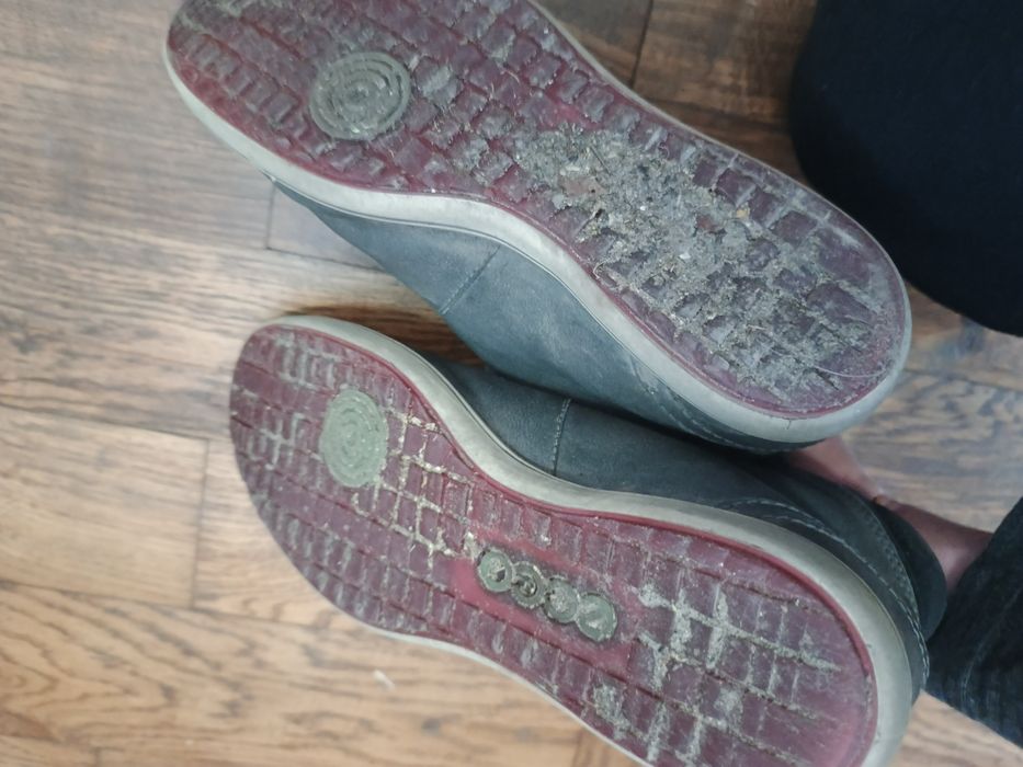 Продам осінні ботинки ECCO