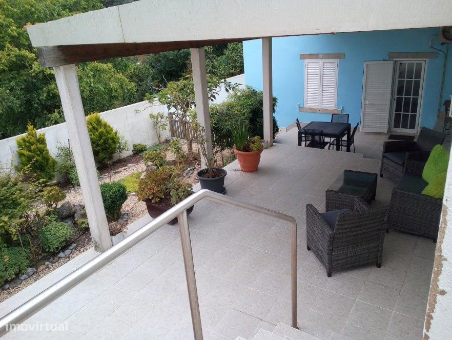 T2 Mobilado pronto a habitar com terraço e jardim em Sintra
