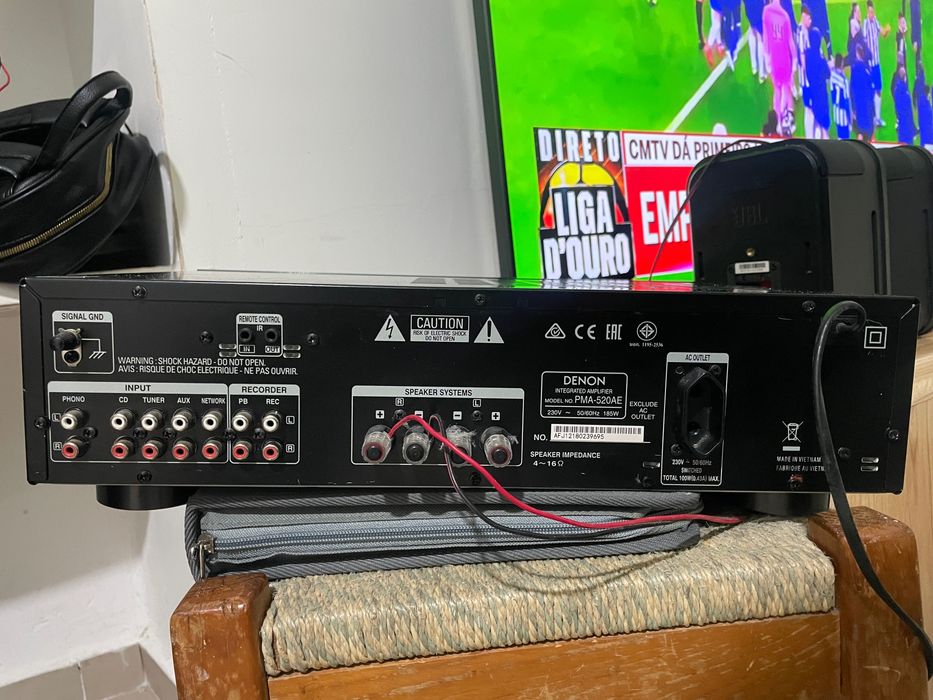 Amplificador DENON PMA 520AE + JBL’s ControlOne
