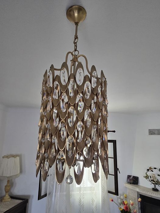 Candeeiro de teto dourado
