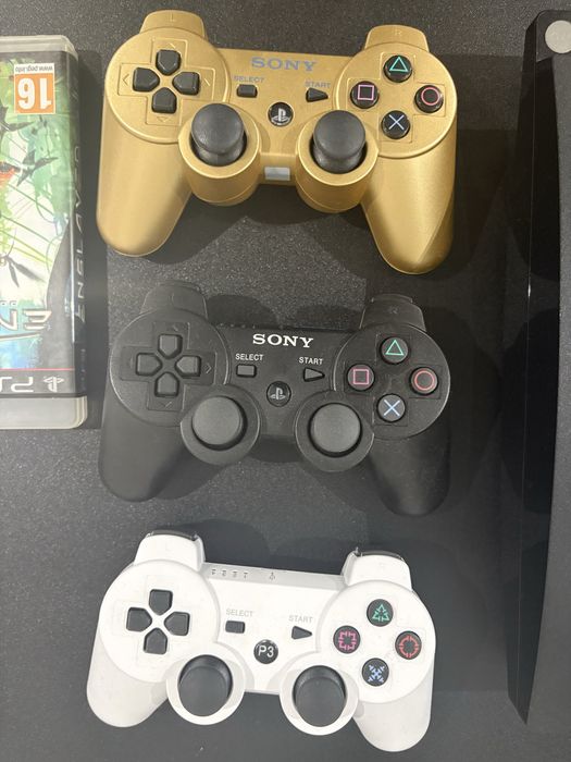 PS3 Slim + 3 Comandos + 5 Jogos (Max Payne 3, Mortal Kombat, Castlevania 1&2, Enslaved) - 100€
