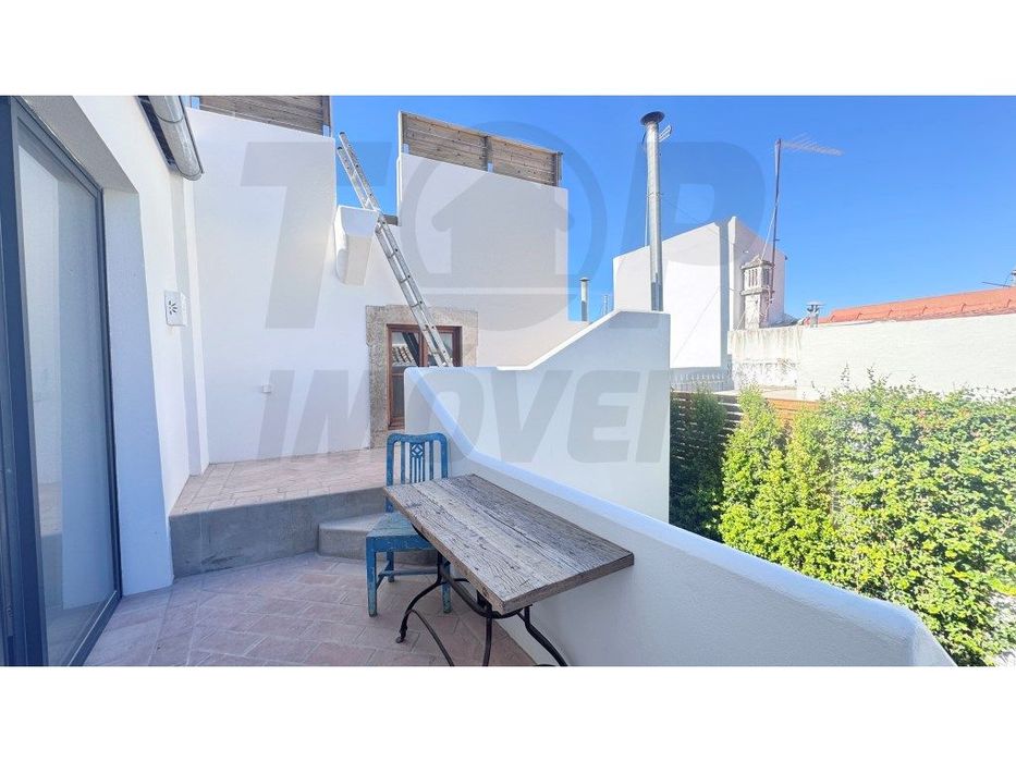 Moradia V2 reabilitada com vista para o mar - Centro Loulé - 630.000€