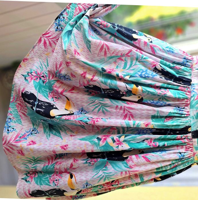 Bawełniana sukienka w kwiaty i tukany Hell Bunny