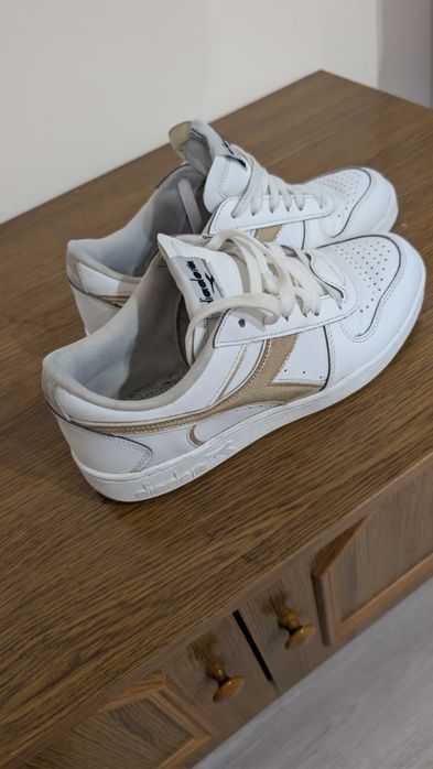 Б/у жіночі кросівски Diadora