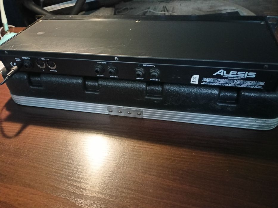 Procesor efektow Alesis MidiVerb4, super stan!