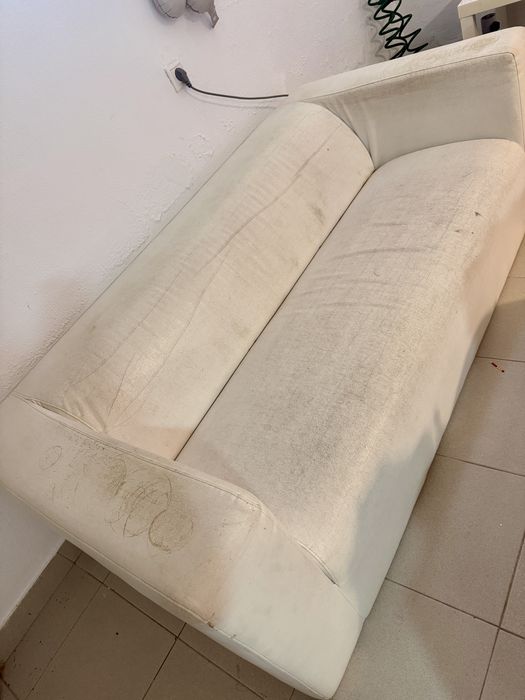 Sofá de dois lugares