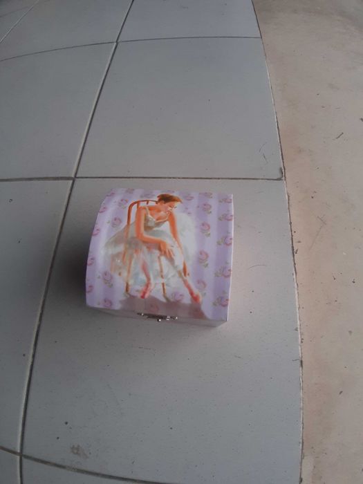 caixa de  musica com boneca dançarina ,  caixa guarda bijuterias