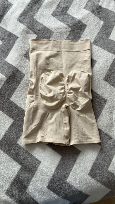 Bezowe majtki wyszczuplajace primark XS/34