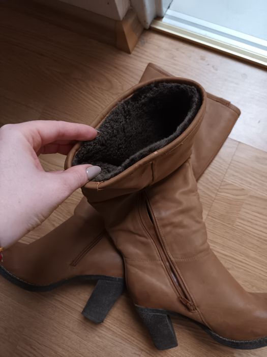 Ocieplane kozaczki. Brązowe na korku