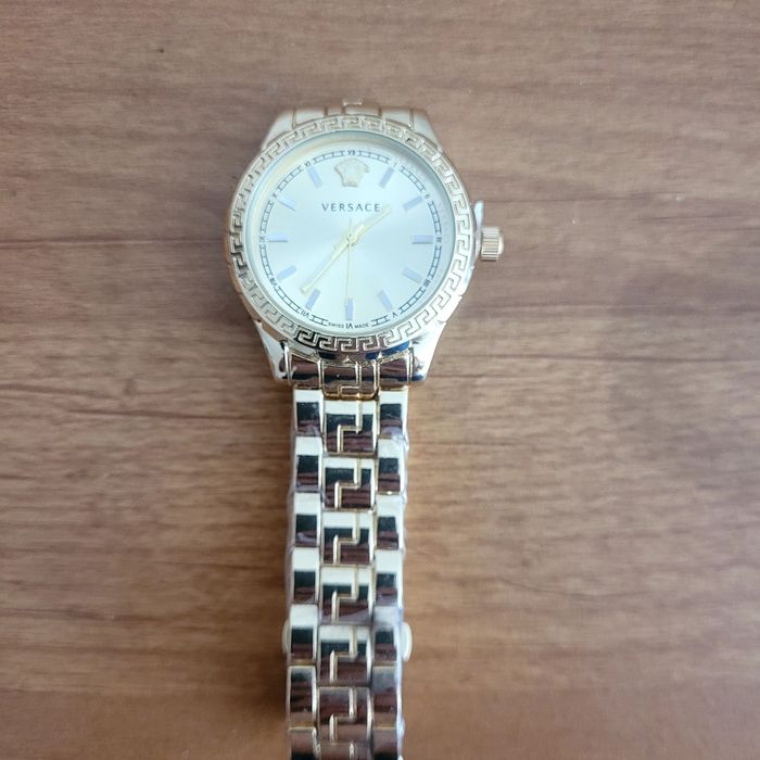 Złoty zegarek versace damski