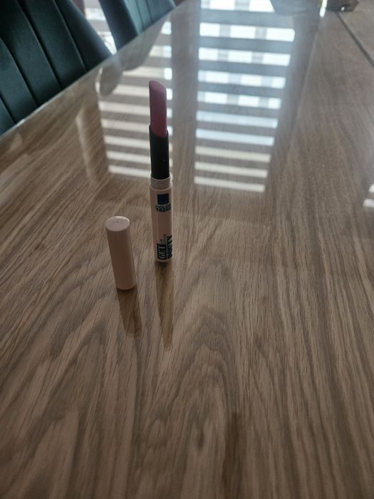 Pomadka Avon nawilżająca jak aksamit pinky chlor trend