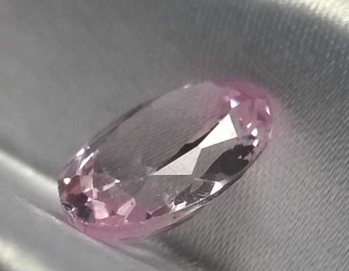 Szafir różowy 5.5 CT - 12.5 x 8.5 mm