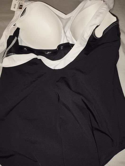 Kostium plywacki jednoczęściowy czarno- bialy XL