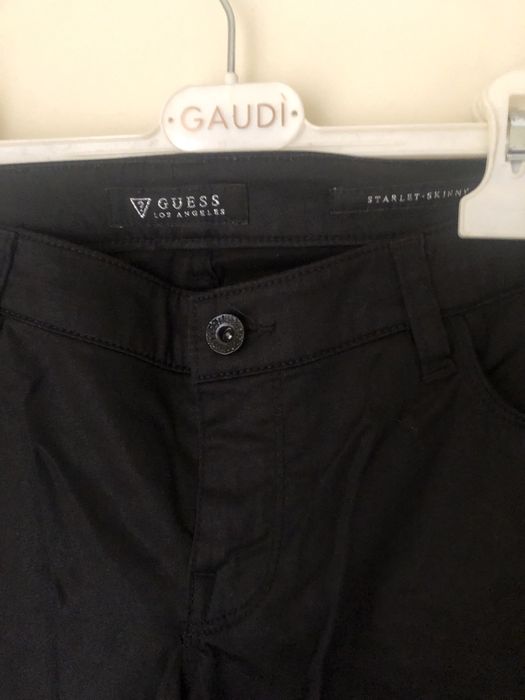 Calcas marca guess pretas