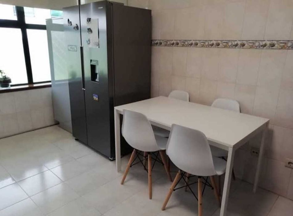 Quarto junto à estação de comboios de Águas Santas