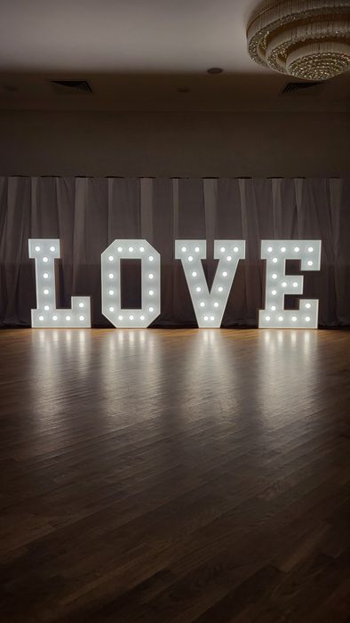 Wynajem napis LOVE