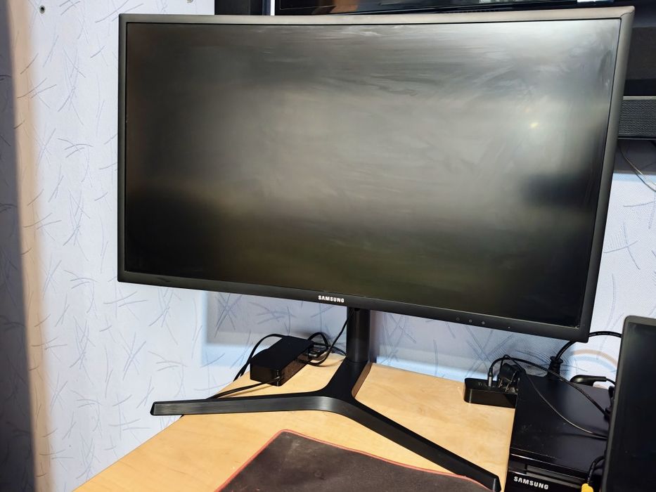 Игровой топовый монитор Samsung c27fg73fqi